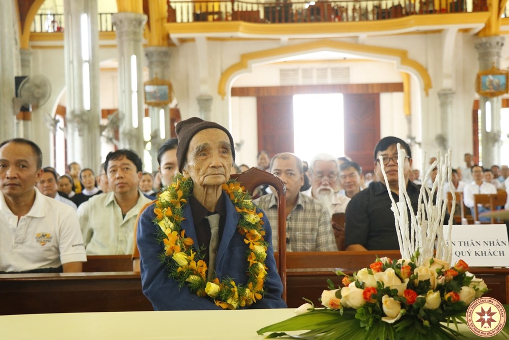 Thánh lễ tạ ơn mừng thượng thọ 95 tuổi thầy Stêphanô Nguyễn Khắc Dương