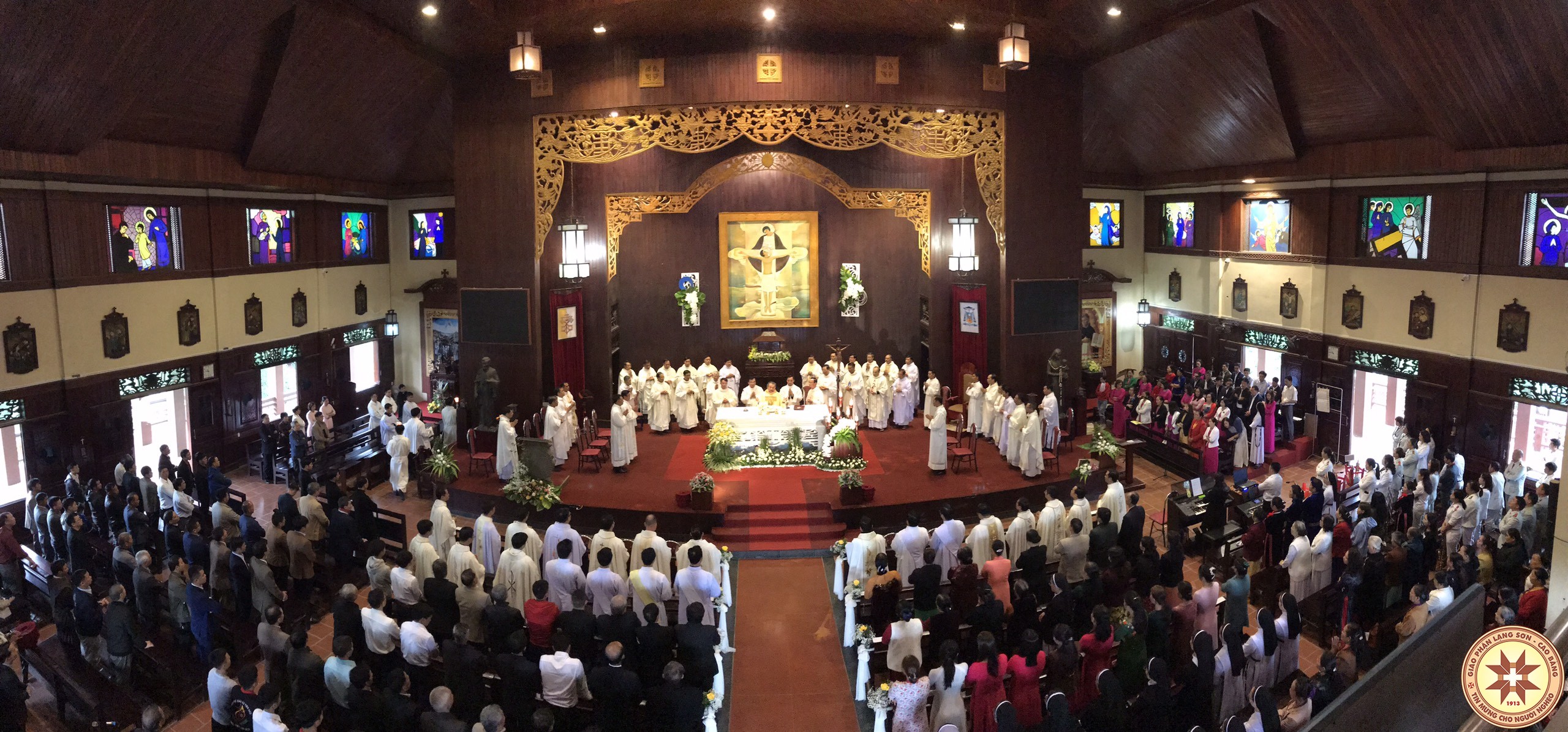 Đại hội Truyền Giáo lần thứ IV: Ngày thứ Hai - Hội thảo và Thánh lễ đại triều