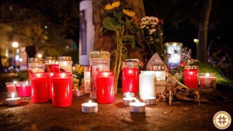 ĐTC và các giám mục trên thế giới đau buồn về các vụ tấn công ở Vienna
