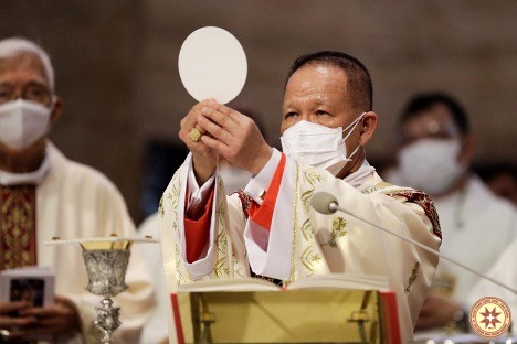 Đức Hồng Y José Advíncula nhận sứ vụ mới tại Tổng Giáo phận Manila