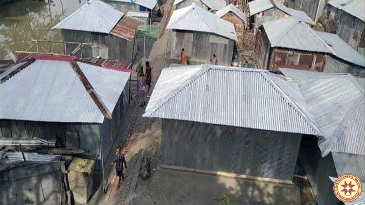 Khulna, Bangladesh: Giáo phận và Caritas tặng 80 ngôi nhà cho những người di cư vì khí hậu